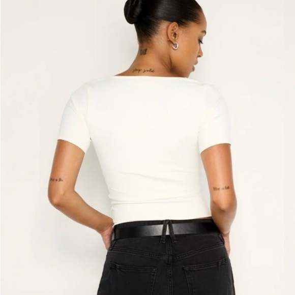 Good American Scuba Scoop Cropped Tee Short Sleeve in White Size Medium - Picture 3 of 8